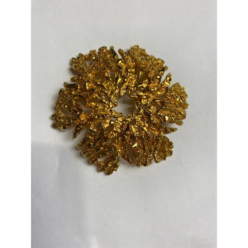 Vintage Celebrity NY Gold tone Textured Leaf Brooch Pin-Mint Condition 1960s